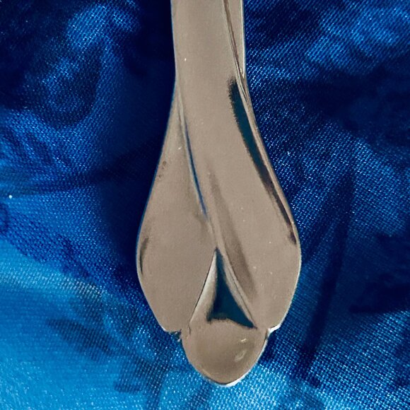 Oneida Tribeca Glossy Master Butter Knife/Butter Server - Picture 6 of 8